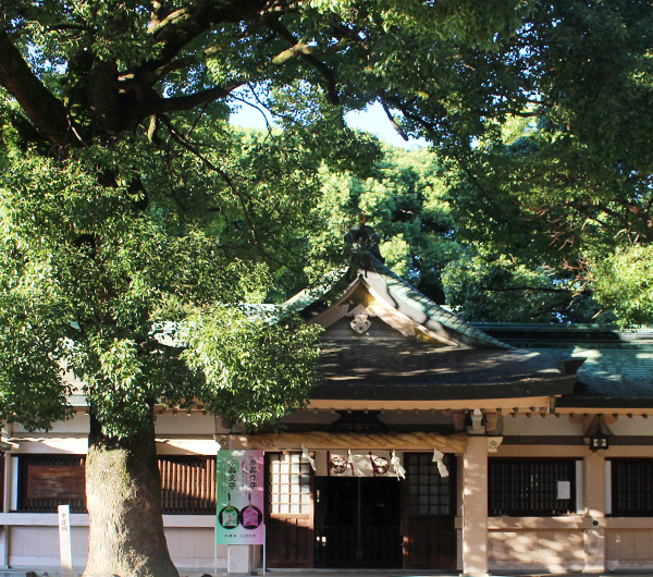 服織神社境内